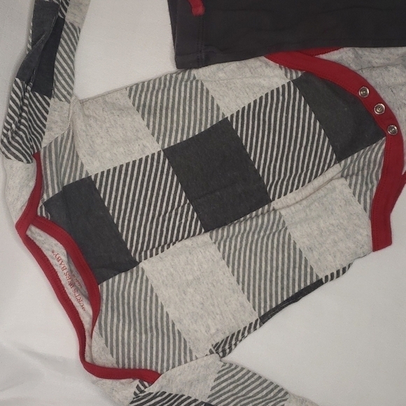 3/$30 BURT'S BEES BABY Organic Cotton Buffalo plaid Long Sleeve Bodysuit - Picture 2 of 5